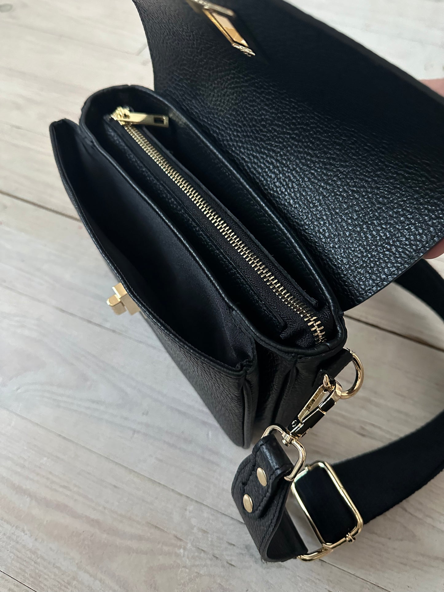 LEATHER HAND BAG