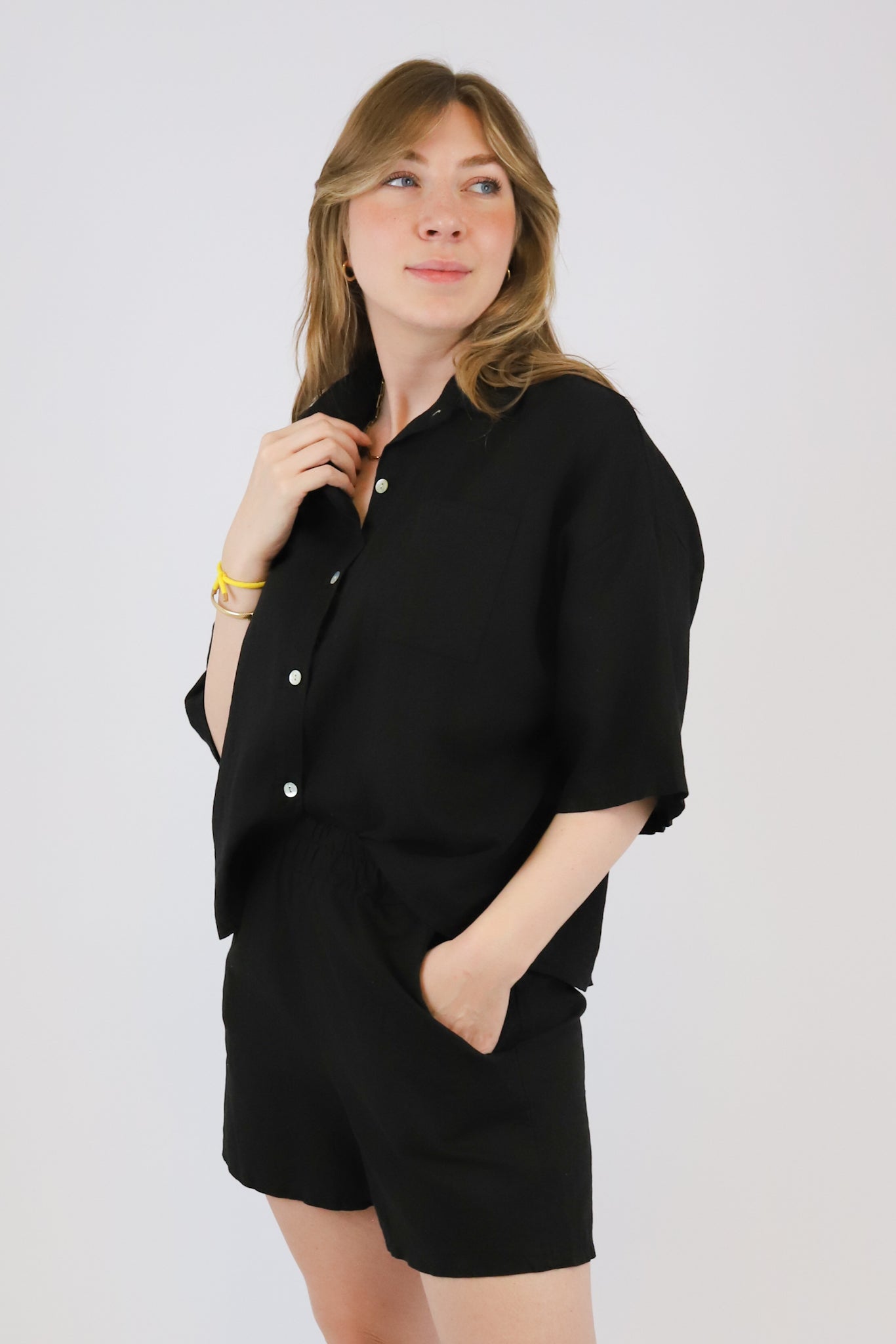 LINEN SHORTS BLACK