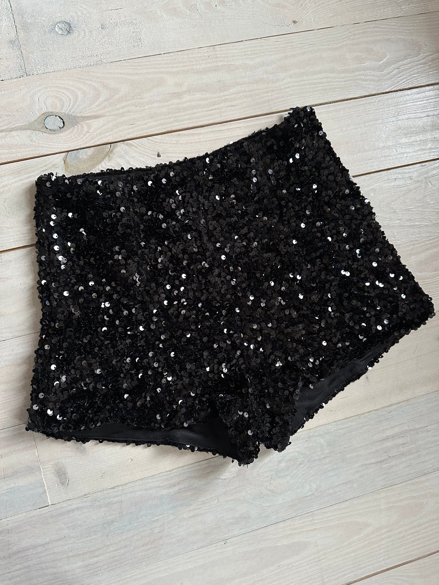 SEQUIN SHORTS BLACK