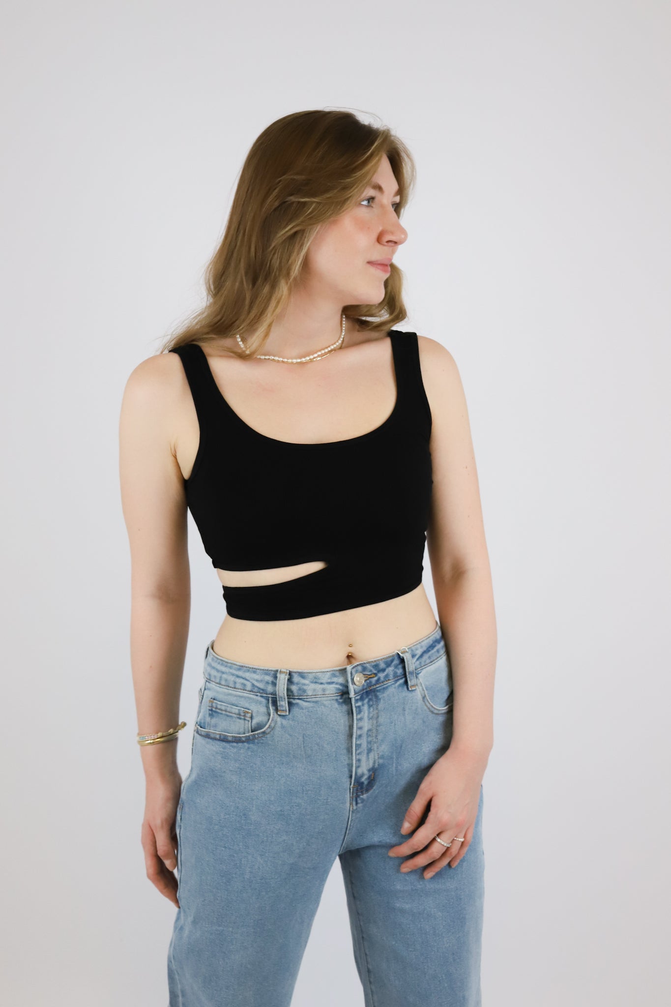 CROPTOP CUT-OUT BLACK