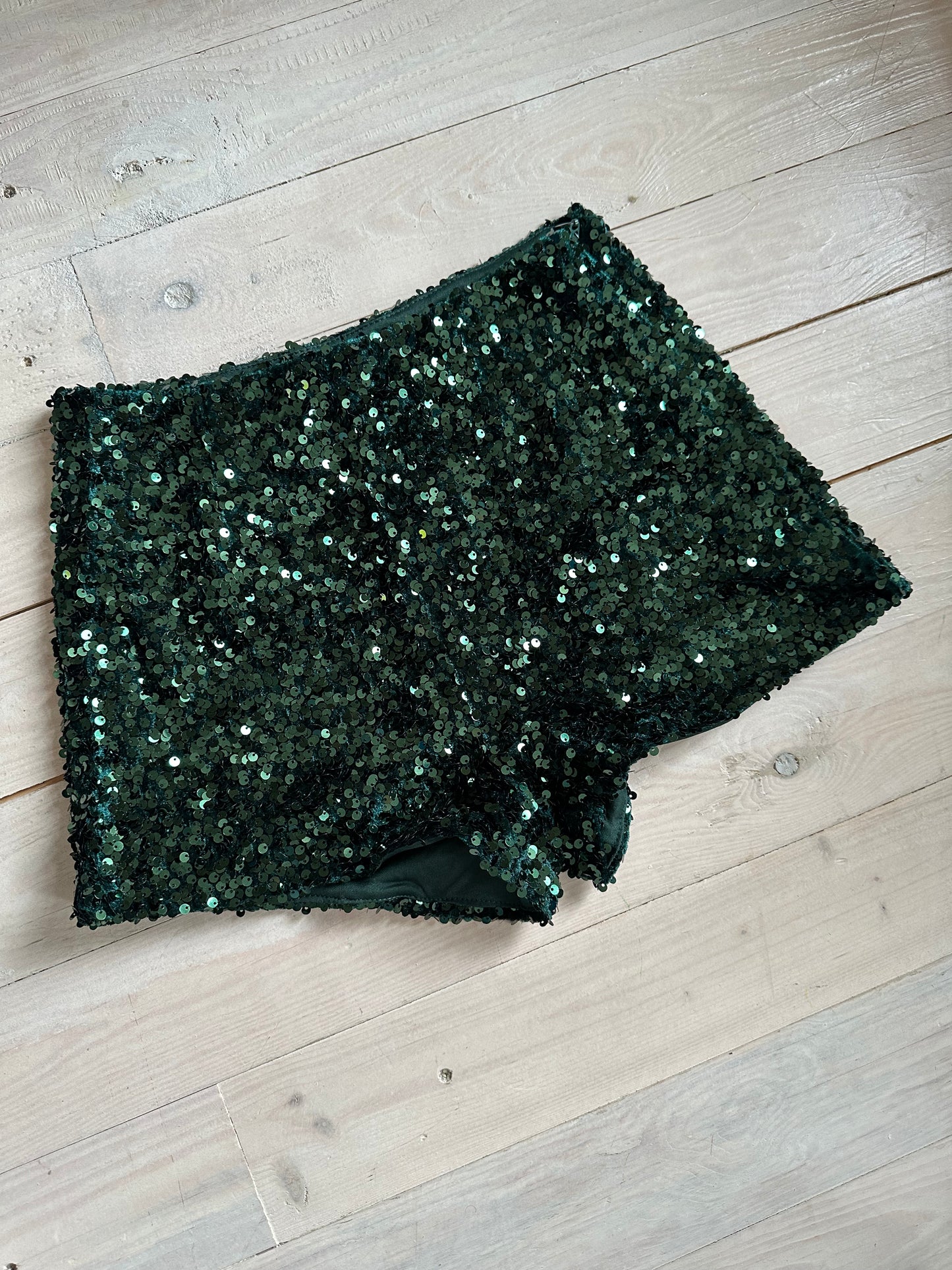 SEQUIN SHORTS GREEN