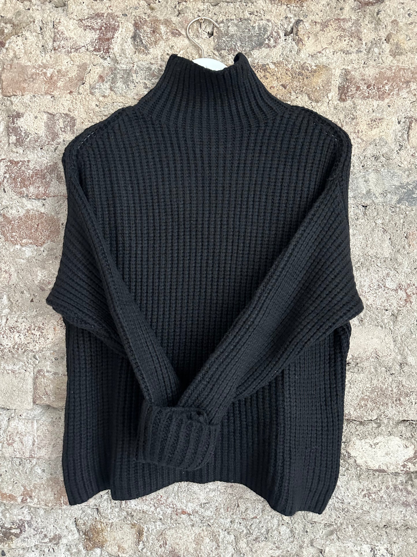 HIGH NECK PULLOVER BLACK