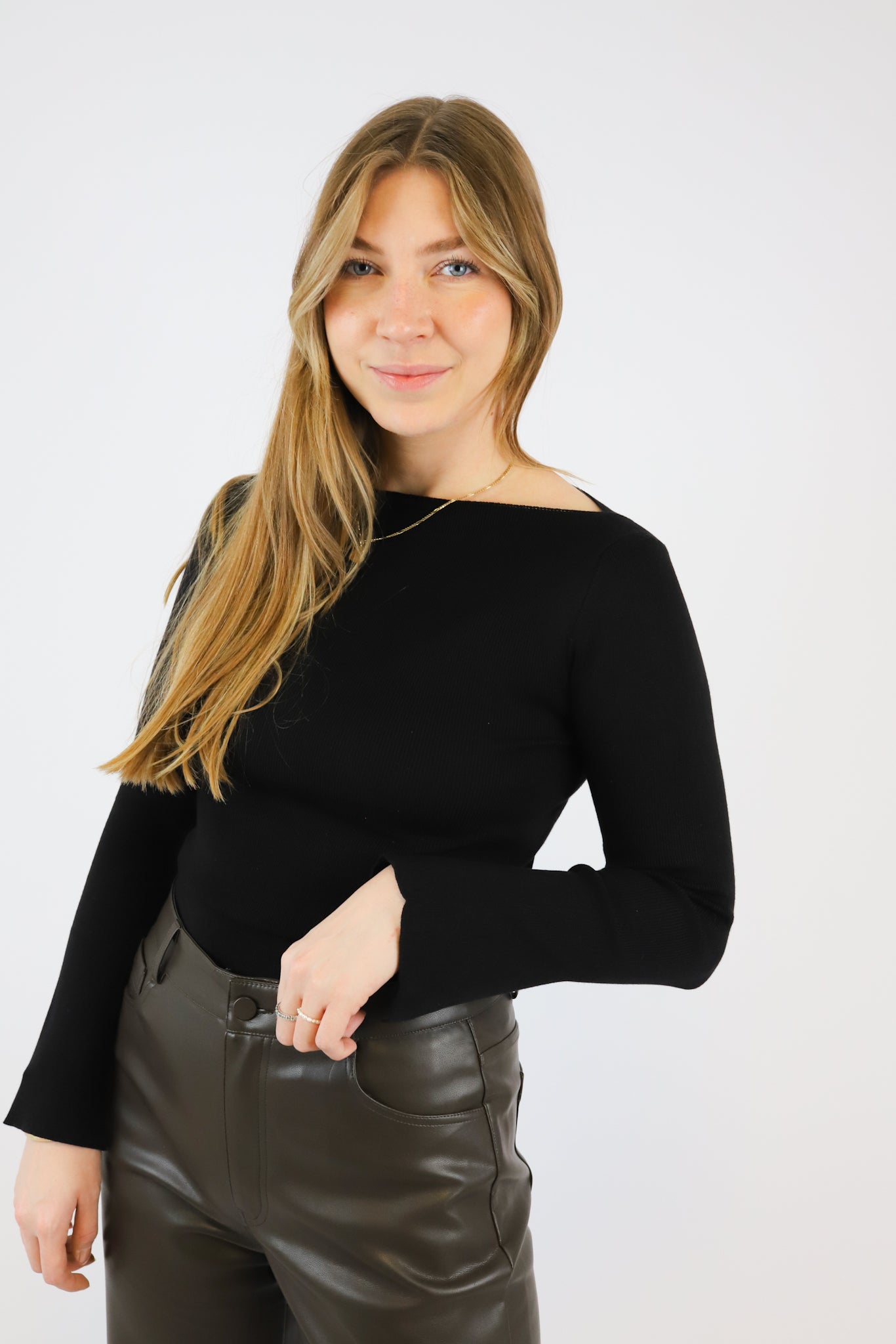 BASIC PULLOVER BLACK