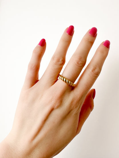 RUBY CROISSANT RING GOLD